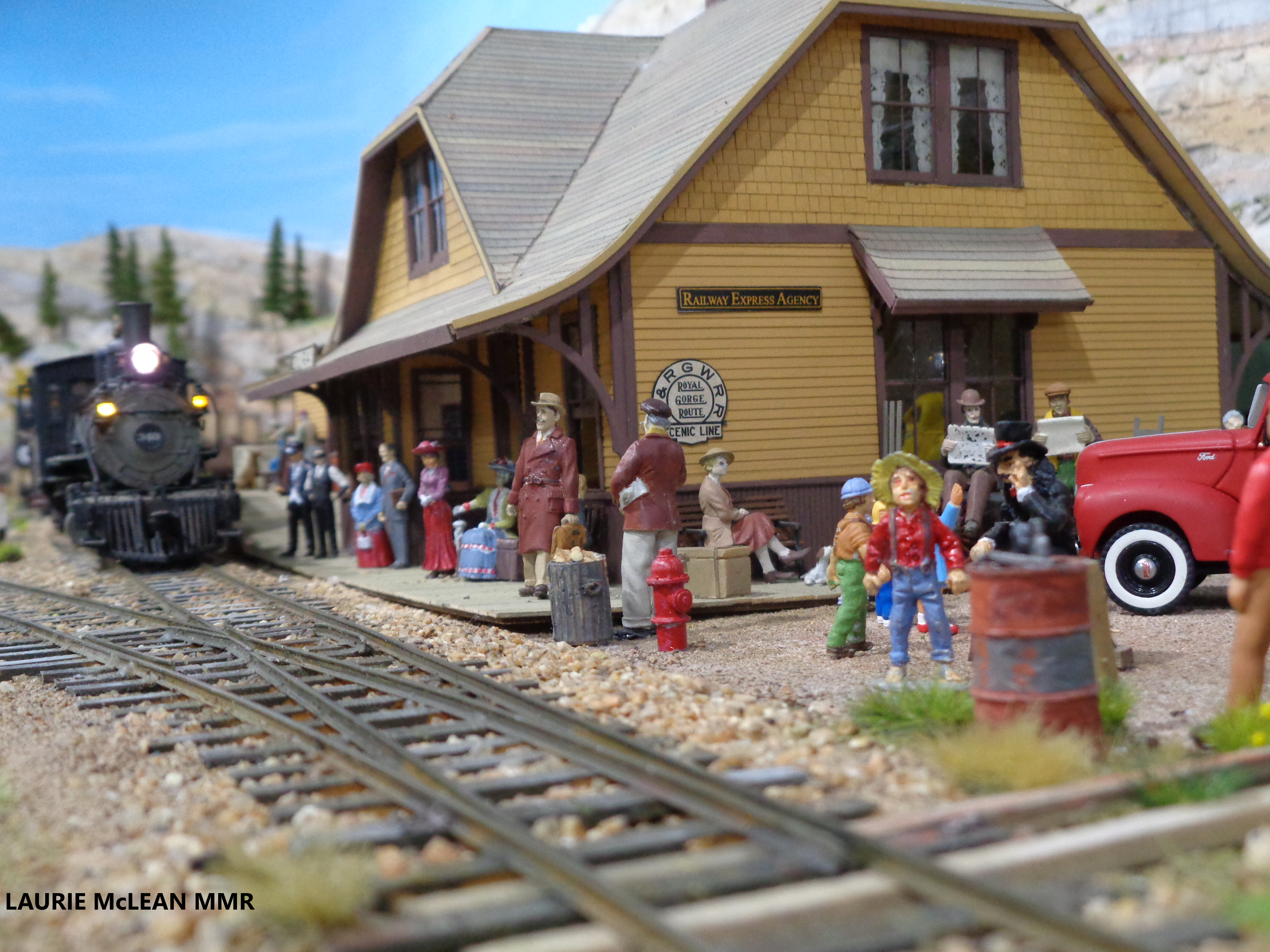 Ouray Depot _ passengers – Laurie McLean|Photo Gallery