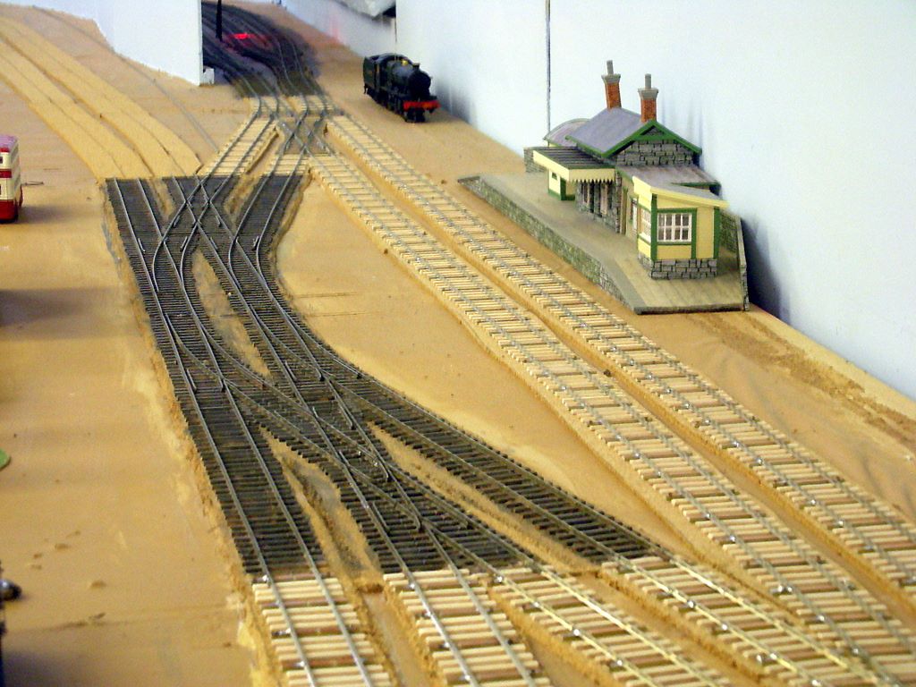 d_strack1|Ron Solly’s New OO scale – GWR Layout with DCC