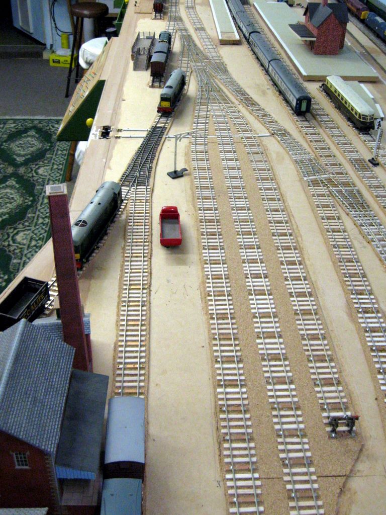 story_001|Ron Solly’s New OO scale – GWR Layout with DCC
