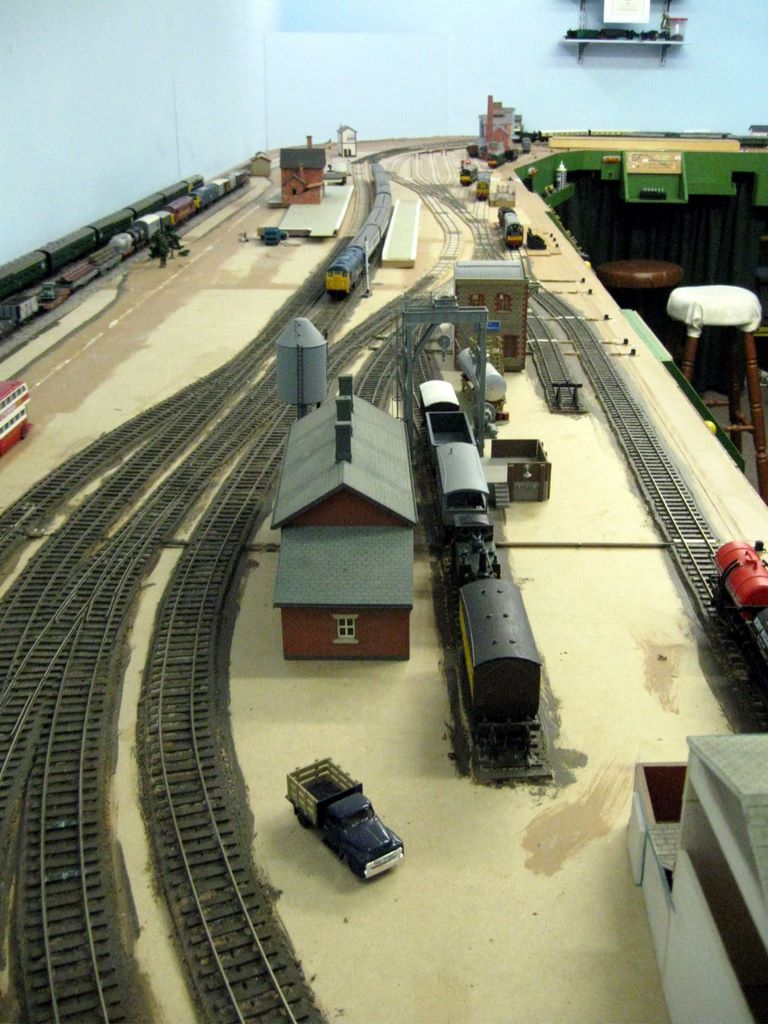 story_002|Ron Solly’s New OO scale – GWR Layout with DCC
