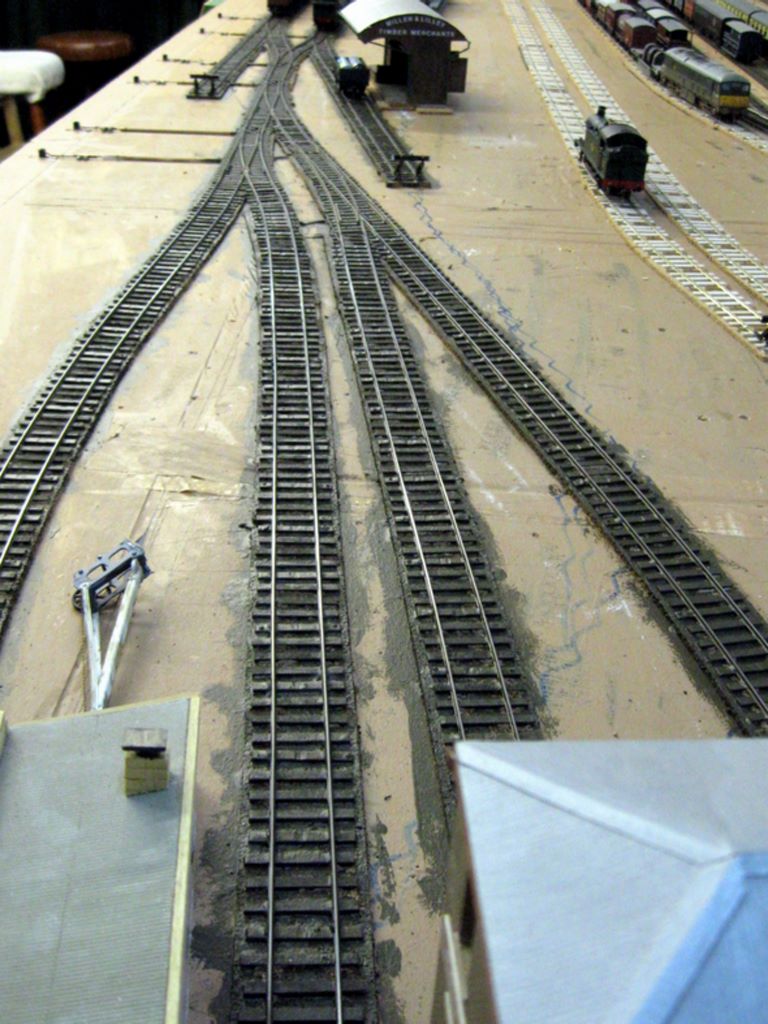 story_004|Ron Solly’s New OO scale – GWR Layout with DCC