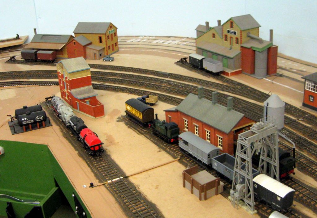 story_007|Ron Solly’s New OO scale – GWR Layout with DCC
